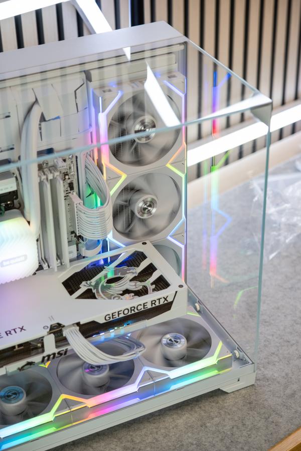 ice-cube-hex-edinburgh-gaming-pc-all-white-lian-li-o11-vision